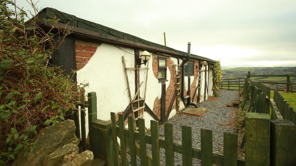 The Edge Accommodation Huddersfield Buitenkant foto