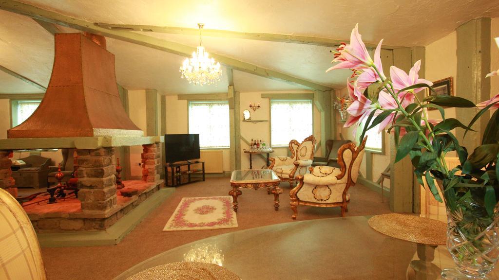 The Edge Accommodation Huddersfield Buitenkant foto