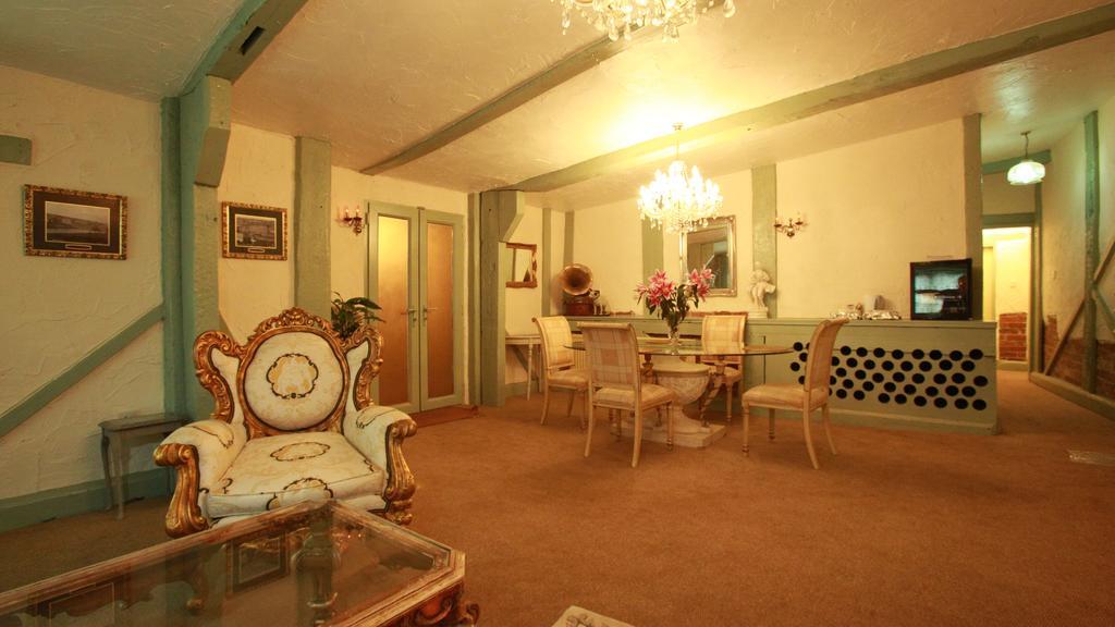 The Edge Accommodation Huddersfield Buitenkant foto