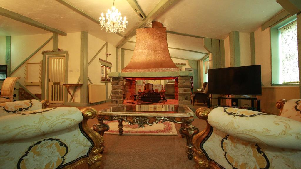 The Edge Accommodation Huddersfield Buitenkant foto